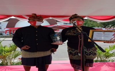 PEMBACAAN PUISI DAN PENGHARGAAN JUARA LOMBA PUISI