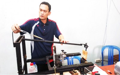 Kepala Program Keahlian TKI mempraktikkan Alat Sablon